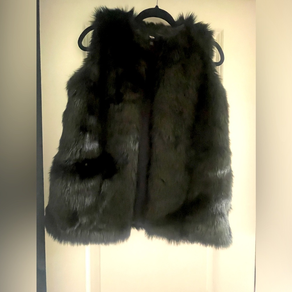 NWOT- Black faux fur vest by Massimo size XS